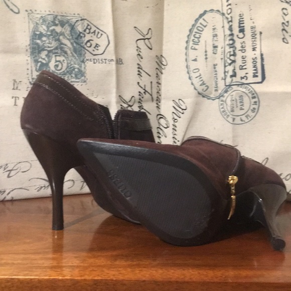 Never worn Guess Brown ankle boots - Picture 3 of 4